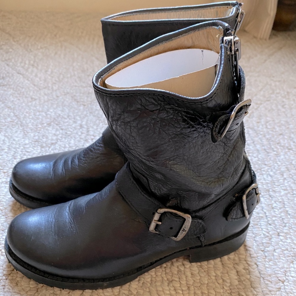 FRYE VERONICA zip back short leather black bootie
